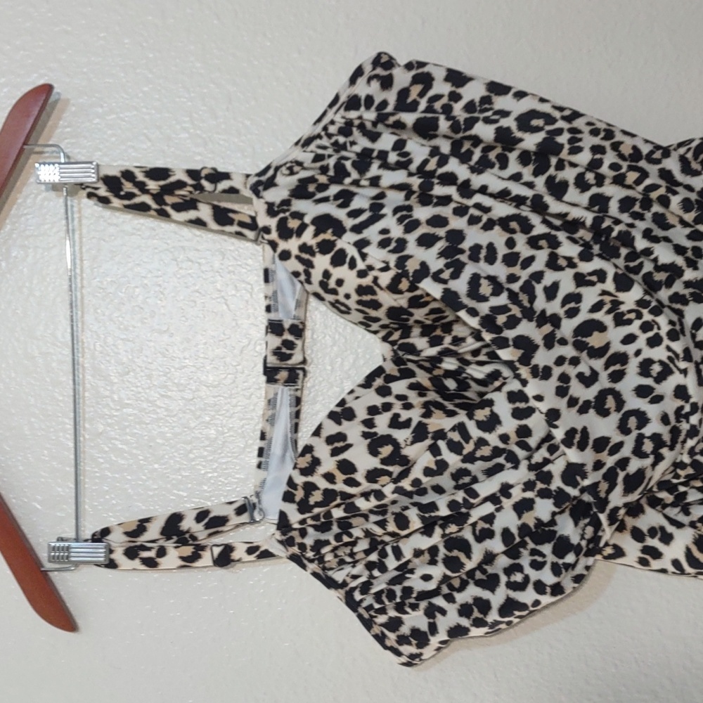 NEW WITHOUT TAGS OLD NAVY LEOPARD ONE PIECE SWIMSUIT 4X PLUS - Picture 2 of 9